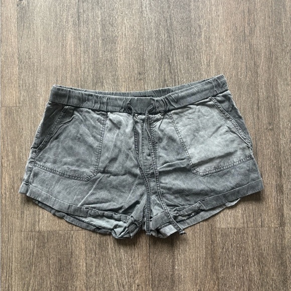 Volcom Women's Gray Cargo Shorts - Picture 1 of 5